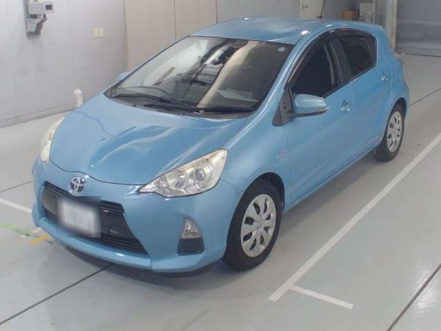 11132 TOYOTA AQUA NHP10 2013 г. (CAA Chubu)