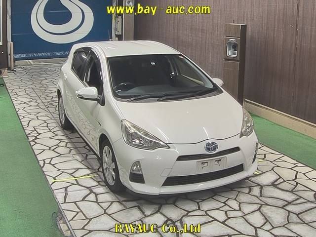 15040 TOYOTA AQUA NHP10 2012 г. (BAYAUC)