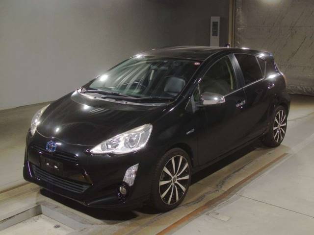 2194 TOYOTA AQUA NHP10 2015 г. (TAA Kinki)