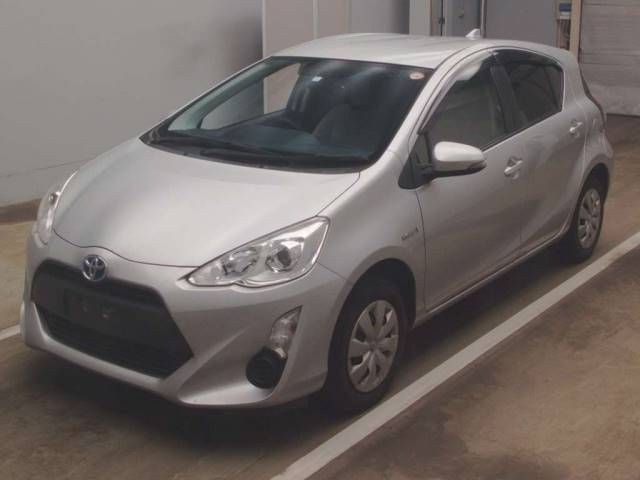 225 TOYOTA AQUA NHP10 2016 г. (TAA Kantou)