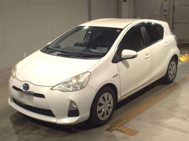 275 TOYOTA AQUA NHP10 2012 г. (TAA Kyushu)