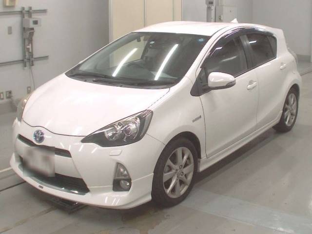 30430 TOYOTA AQUA NHP10 2012 г. (CAA Tokyo)