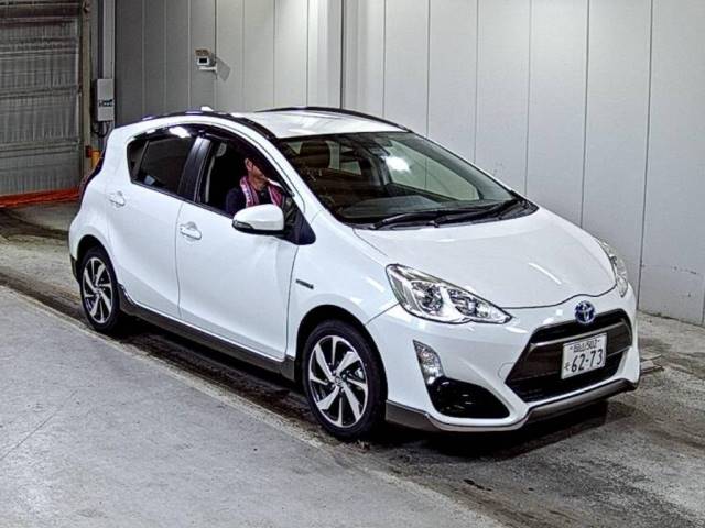 3046 TOYOTA AQUA NHP10 2015 г. (LAA Shikoku)