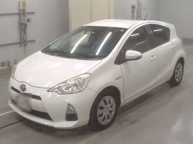 30633 TOYOTA AQUA NHP10 2012 г. (CAA Tokyo)