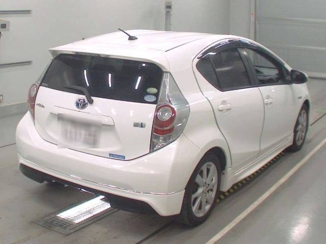 31215 TOYOTA AQUA NHP10 2013 г. (CAA Tokyo)