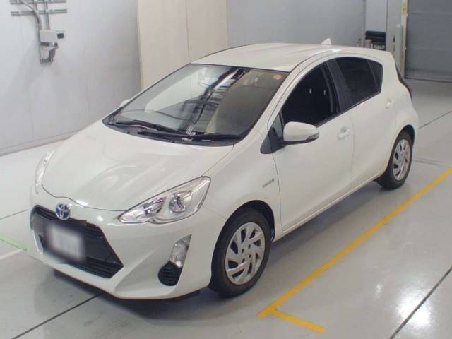 33244 TOYOTA AQUA NHP10 2015 г. (CAA Chubu)