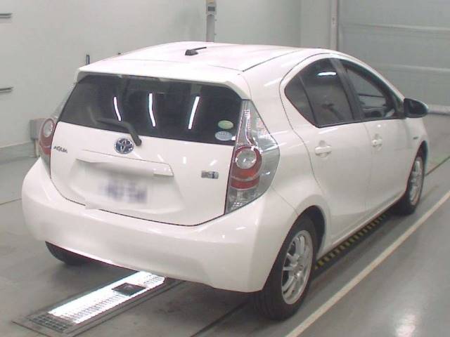 40045 TOYOTA AQUA NHP10 2012 г. (CAA Tokyo)