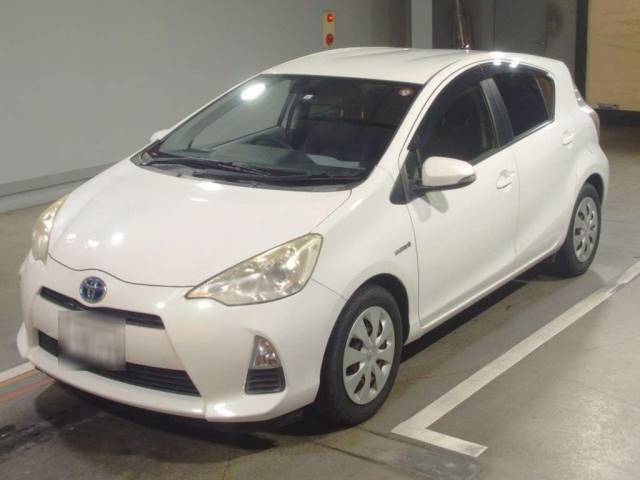 4096 TOYOTA AQUA NHP10 2012 г. (TAA Hiroshima)