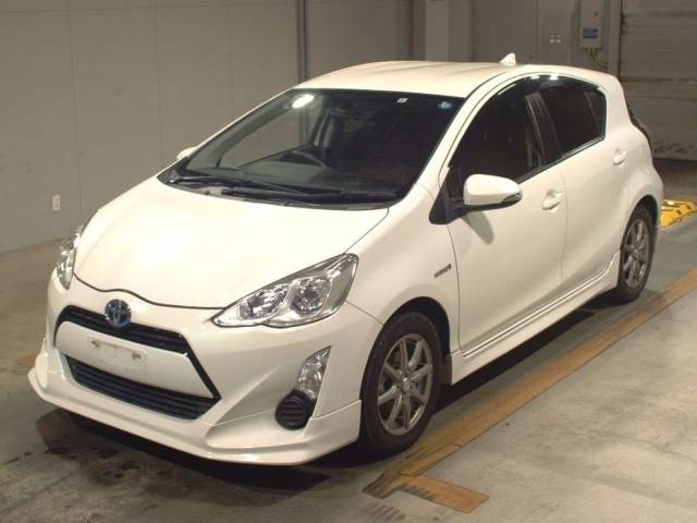 4455 TOYOTA AQUA NHP10 2015 г. (TAA Kyushu)