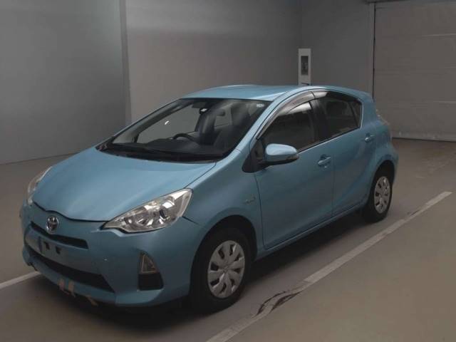 59039 TOYOTA AQUA NHP10 2013 г. (TAA Kantou)