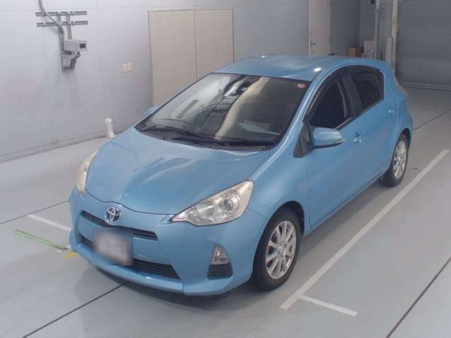 90168 TOYOTA AQUA NHP10 2013 г. (CAA Chubu)