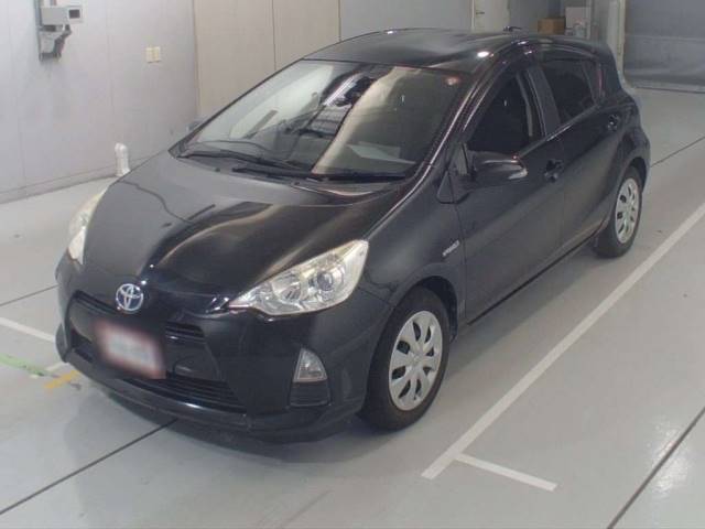 90304 TOYOTA AQUA NHP10 2014 г. (CAA Chubu)