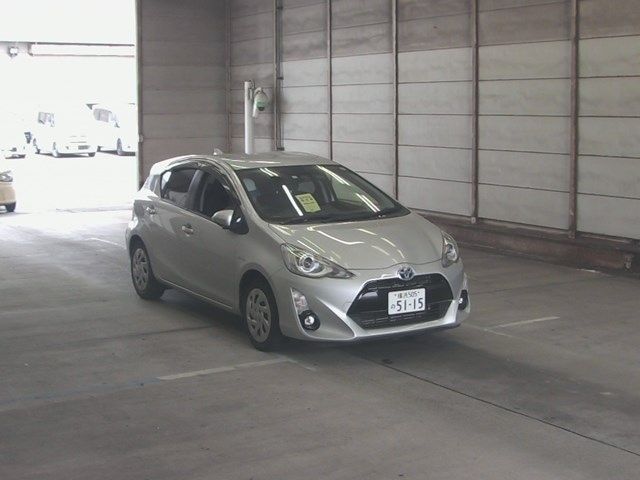 5585 TOYOTA AQUA NHP10 2017 г. (ARAI Bayside)