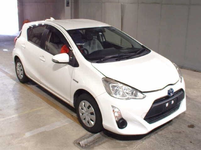 8529 TOYOTA AQUA NHP10 2015 г. (JU Fukuoka)