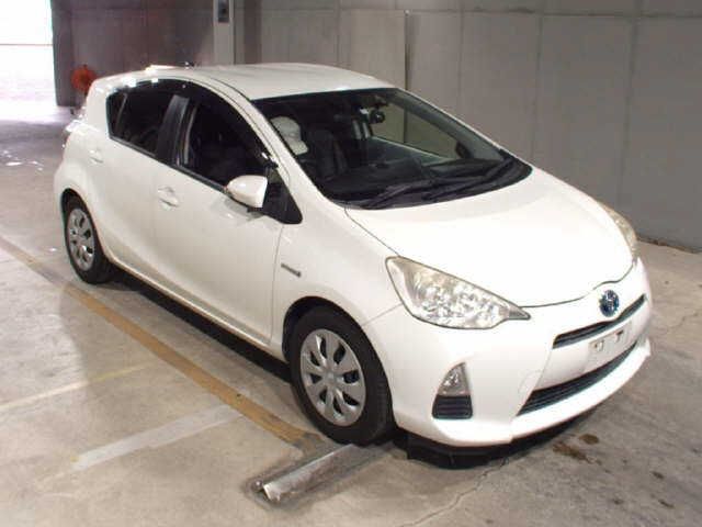 8208 TOYOTA AQUA NHP10 2012 г. (JU Fukuoka)