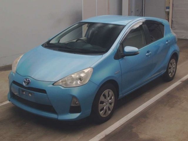 210 TOYOTA AQUA NHP10 2013 г. (TAA Kantou)