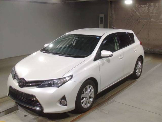 32024 TOYOTA AURIS NZE181H 2014 г. (TAA Kinki)