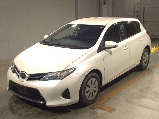 417 TOYOTA AURIS NZE181H 2012 г. (TAA Kyushu)