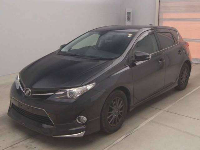 70104 TOYOTA AURIS NZE181H 2012 г. (TAA Kantou)