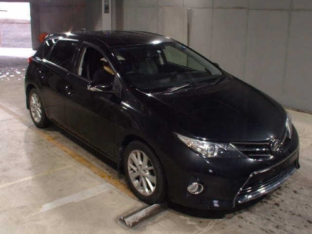 6534 TOYOTA AURIS NZE181H 2013 г. (JU Fukuoka)