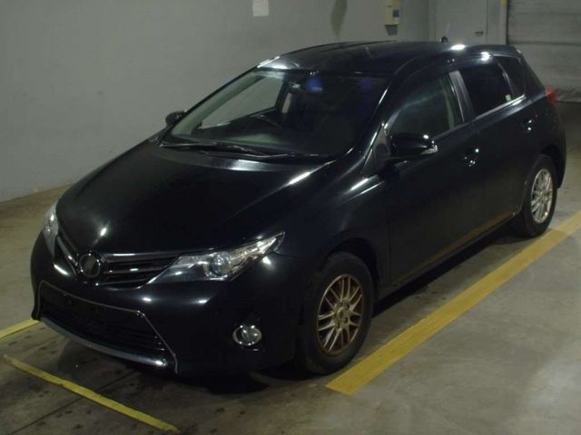 6136 TOYOTA AURIS NZE184H 2013 г. (TAA Hokkaido)