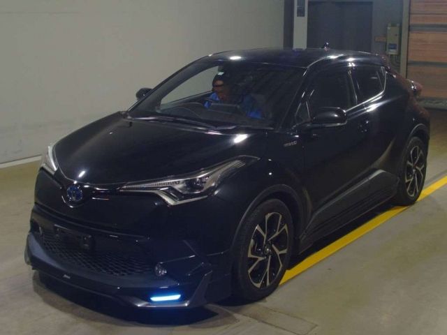 12228 TOYOTA C-HR ZYX10 2017 г. (TAA Yokohama)