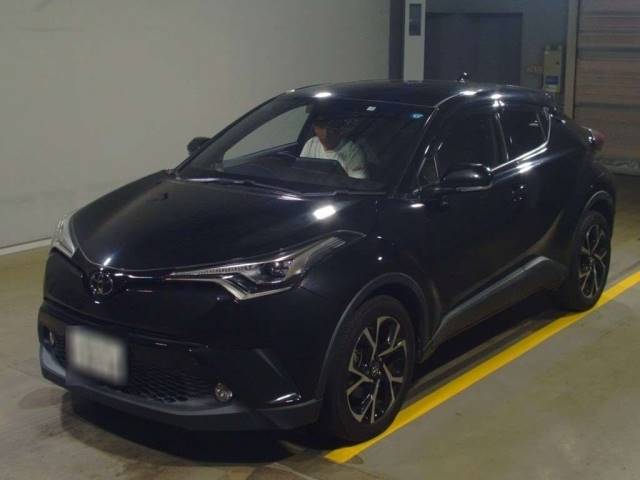 12564 TOYOTA C-HR NGX50 2017 г. (TAA Yokohama)