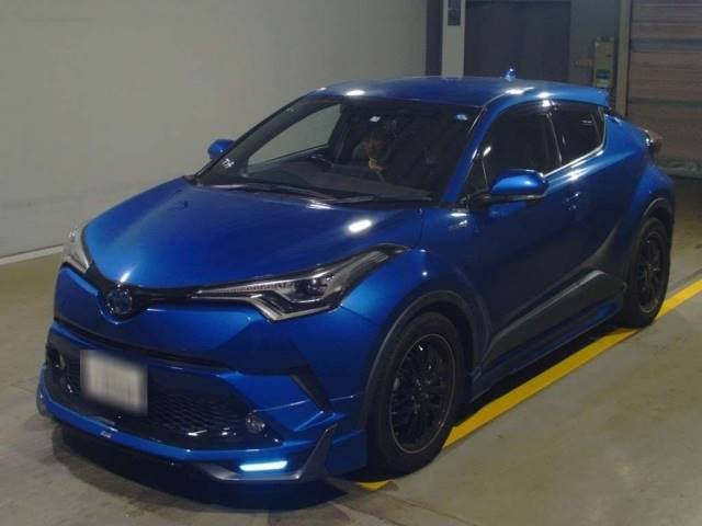 12567 TOYOTA C-HR ZYX10 2017 г. (TAA Yokohama)