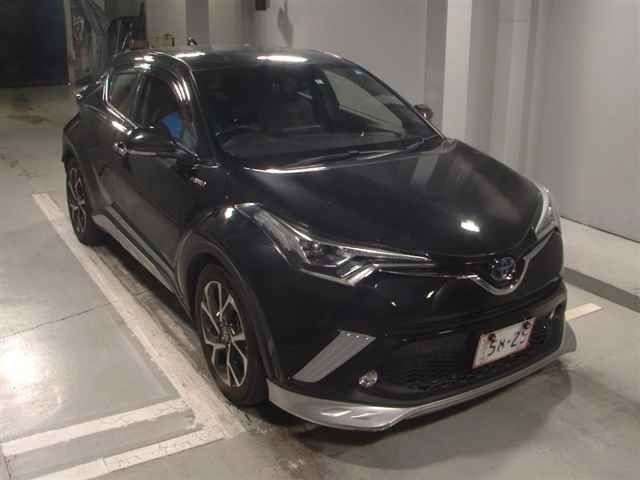 147 TOYOTA C-HR ZYX10 2018 г. (JU Tokyo)