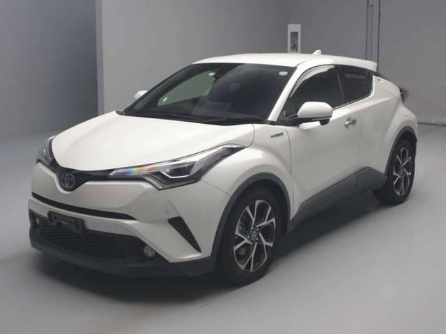 22068 TOYOTA C-HR ZYX10 2018 г. (TAA Kantou)