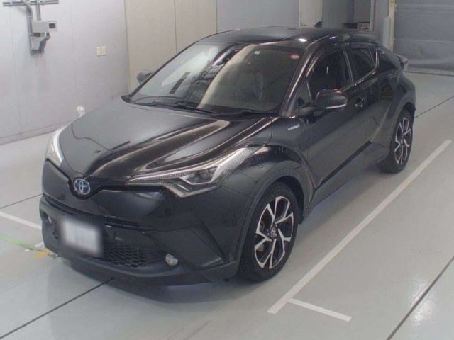 31563 TOYOTA C-HR ZYX10 2017 г. (CAA Chubu)