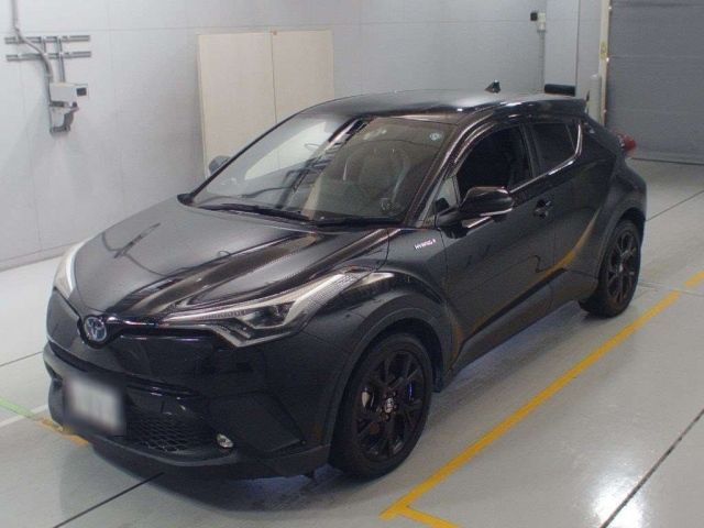 33596 TOYOTA C-HR ZYX10 2019 г. (CAA Chubu)