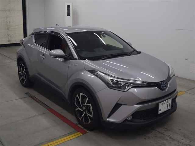 30236 TOYOTA C-HR ZYX10 2018 г. (MIRIVE Osaka)