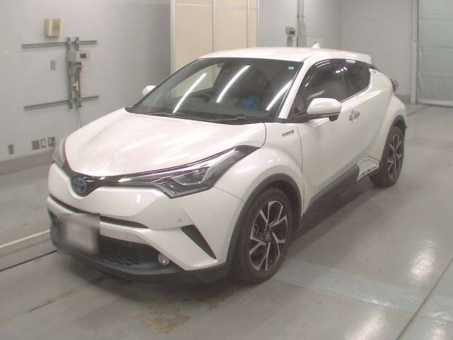 30271 TOYOTA C-HR ZYX10 2018 г. (CAA Tokyo)