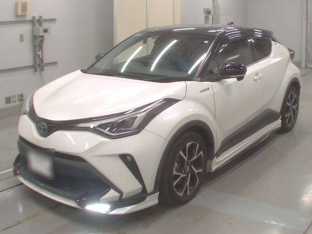 30426 TOYOTA C-HR ZYX11 2020 г. (CAA Tokyo)