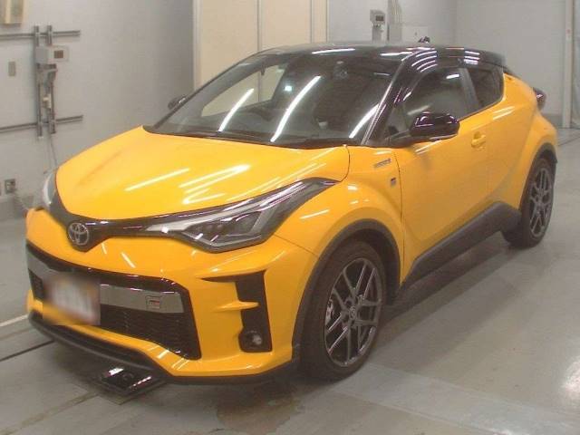 30477 TOYOTA C-HR ZYX11 2019 г. (CAA Tokyo)