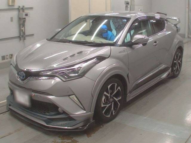 30565 TOYOTA C-HR ZYX10 2017 г. (CAA Tokyo)