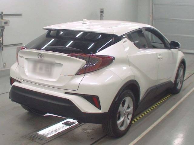 31205 TOYOTA C-HR NGX10 2018 г. (CAA Tokyo)