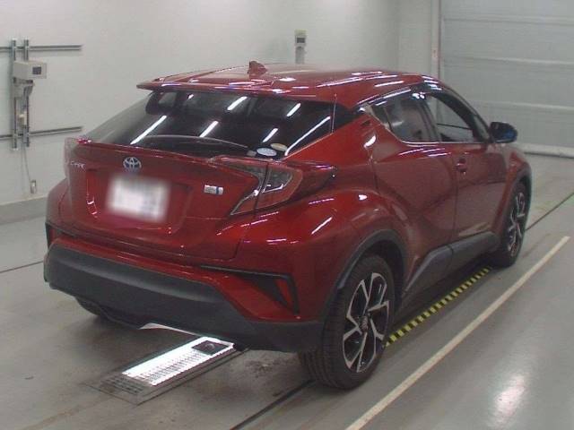 31222 TOYOTA C-HR ZYX10 2018 г. (CAA Tokyo)