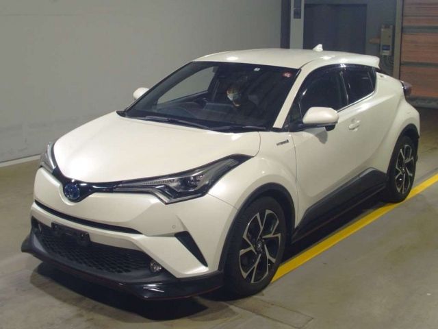 32039 TOYOTA C-HR ZYX10 2017 г. (TAA Yokohama)