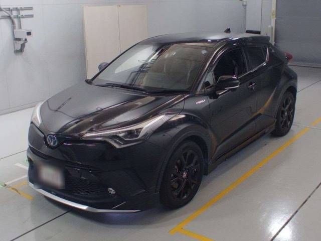 33230 TOYOTA C-HR ZYX10 2019 г. (CAA Chubu)