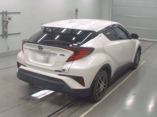 40244 TOYOTA C-HR ZYX11 2019 г. (CAA Tokyo)