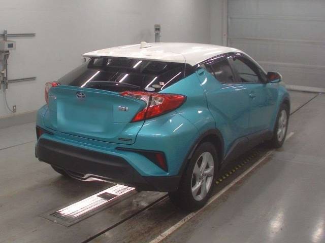 40255 TOYOTA C-HR ZYX10 2018 г. (CAA Tokyo)