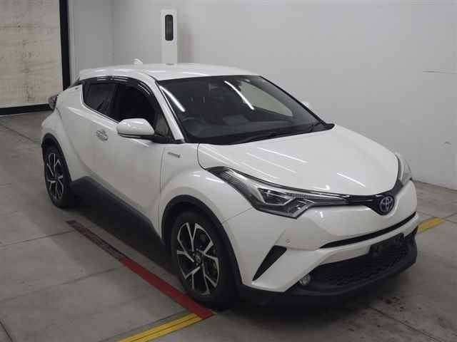 70277 TOYOTA C-HR ZYX10 2018 г. (MIRIVE Osaka)