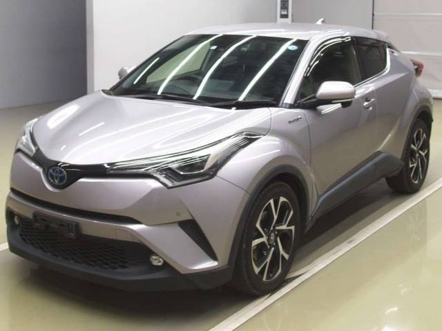 72079 TOYOTA C-HR ZYX10 2018 г. (TAA Yokohama)