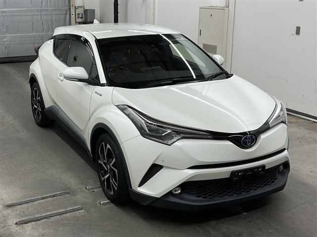 75102 TOYOTA C-HR ZYX10 2018 г. (MIRIVE Saitama)