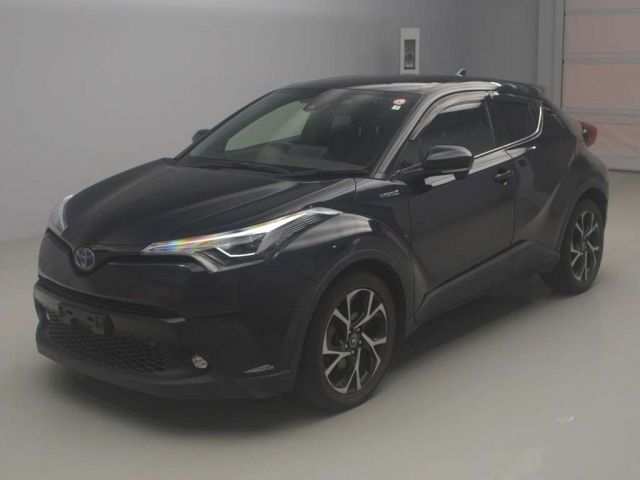 80017 TOYOTA C-HR ZYX10 2019 г. (TAA Yokohama)