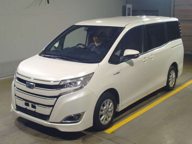 12036 TOYOTA NOAH ZWR80G 2018 г. (TAA Yokohama)