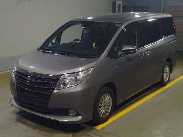 12312 TOYOTA NOAH ZWR80G 2016 г. (TAA Yokohama)