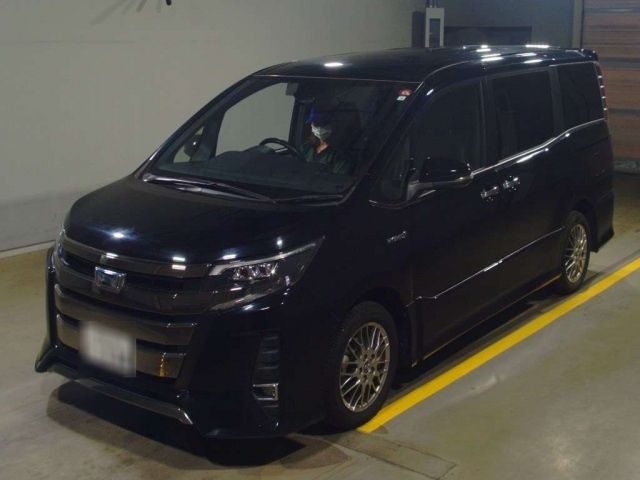 12636 TOYOTA NOAH ZWR80W 2018 г. (TAA Yokohama)